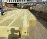 Plaatsen van Rockflow blokken in Klaproosweg